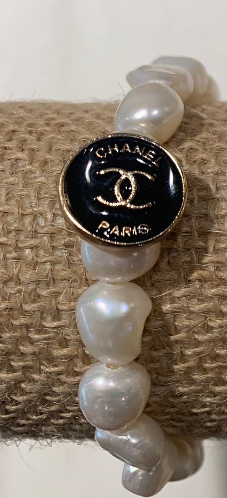 Pearl / Chanel Button Bracelet Novato